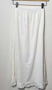 Opaline Women’s White Nylon Half Slip Size M Lace Trim Anti-Static Anti-Cling